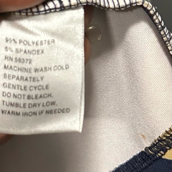 Elegant dress from ILE New York, size 8, striking Navy and gold chevron pattern - Picture 8 of 9